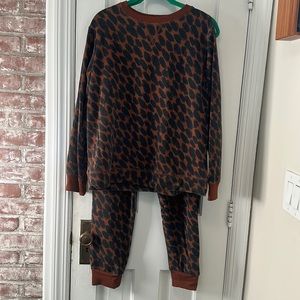 Sweat suit animal print M